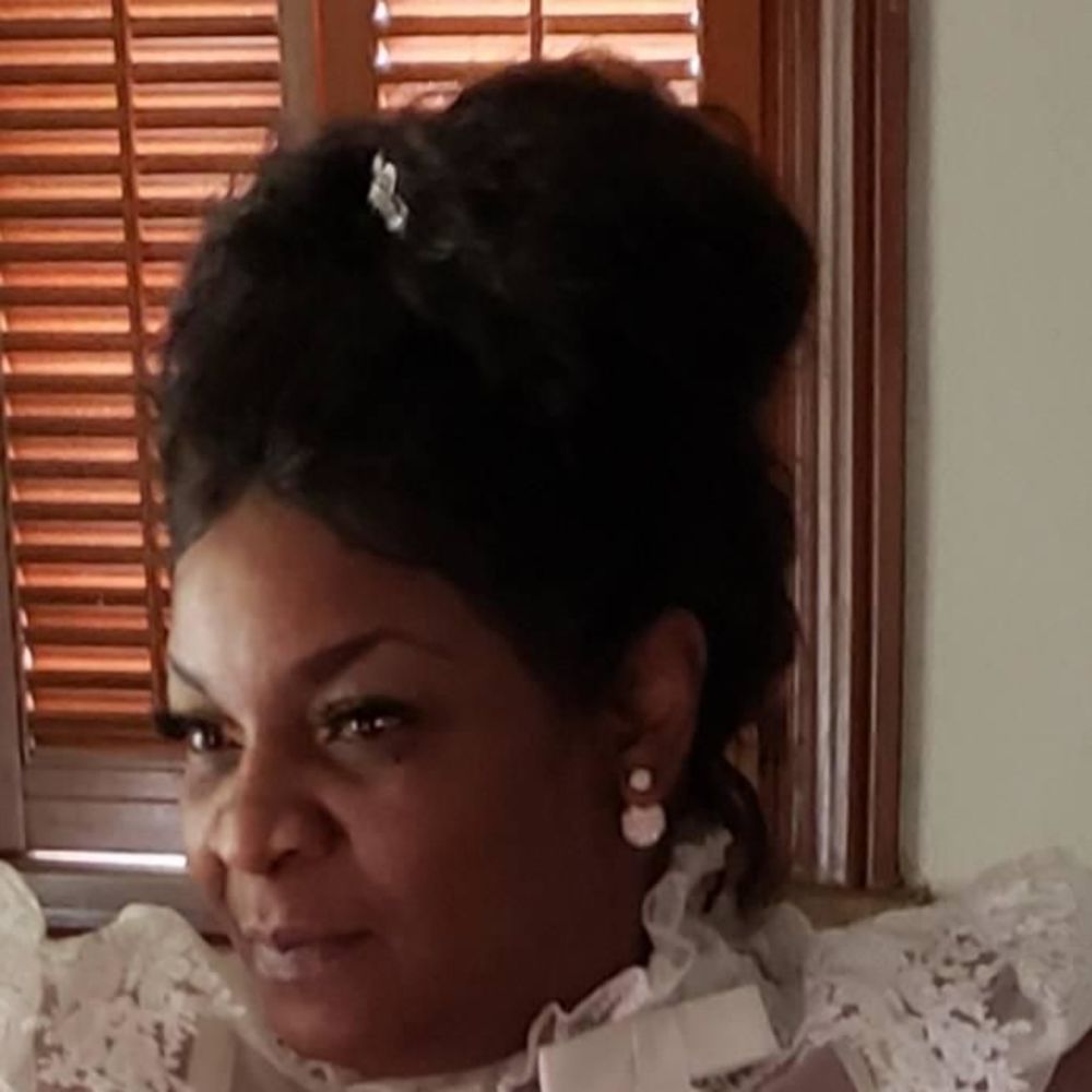 Meet your Posher, Adrienne